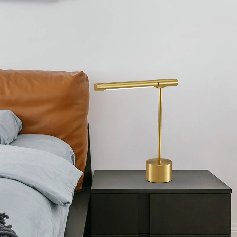 Современная латунная настольная лампа из светодиодов, креативная простая черная кровать, настольная лампа для украшения дома, гостиной, спальни